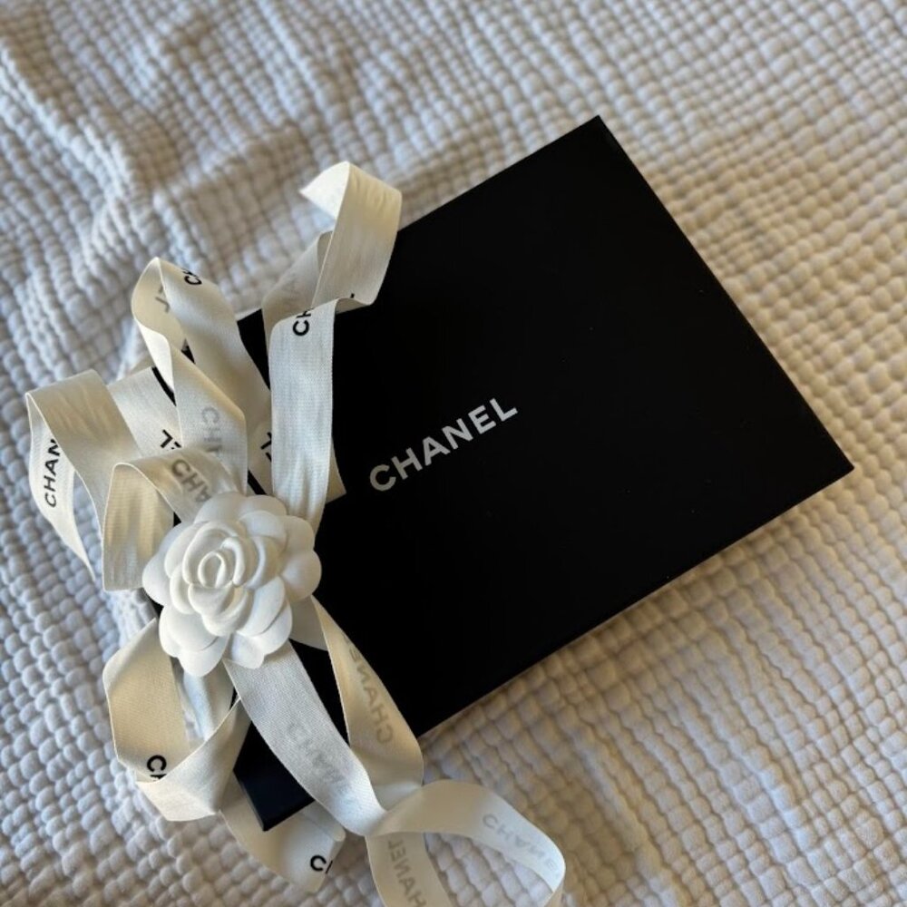 Authentic Chanel Gift Box Empty Flower Ribbon Organizing Storage 7 x 10 x 2